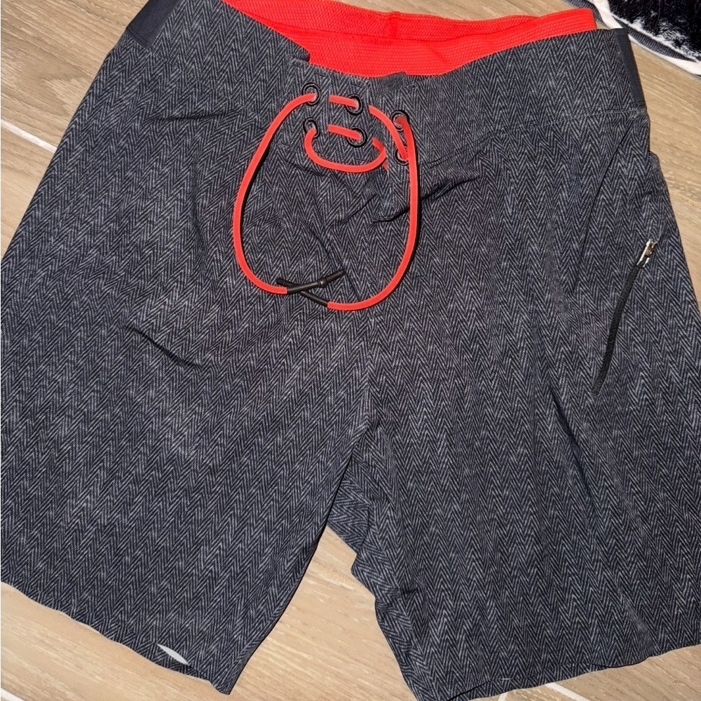 Men’s lululemon “THE SHORT” herringbone pattern lined swim shorts size 30 - Picture 2 of 13